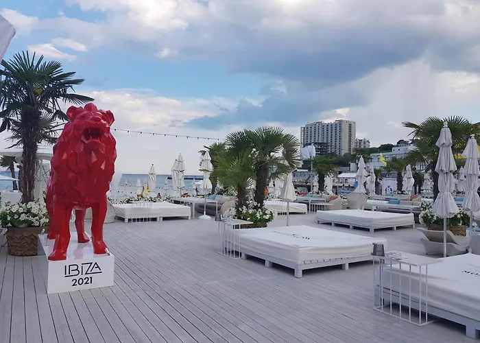 Arcadia- Gagarin Plaza 5/2 *